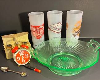 Seattle Worlds Fair Cups And Green Depression Glass Bowl