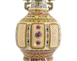 Chinese Jingdezhen Porcelain Vase Lamp