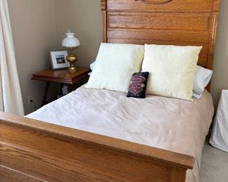NICE Antique Oak Twin Bed