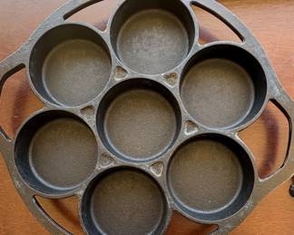 Vintage Lodge Cast Iron Cup Muffin Pan