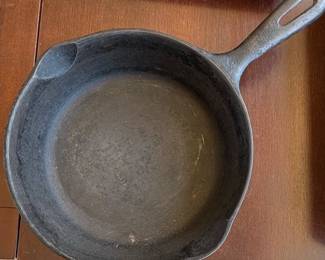 Vintage Wagner Ware Cast Iron Skillet
