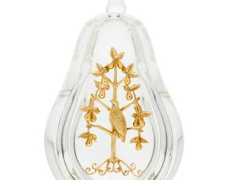 364 A Steuben glass and 18k gold 'Partridge in a Pear Tree' paperweight Late 20th/early 21st century Designed 1970 by Lloyd Atkins (1922-2002), model 1014 Etched to underside: Steuben 5.5" H x 3.75" W x 3.125" D Estimate: $2,000 - $3,000