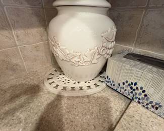 . . . cute cookie jar