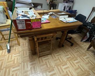 . . . . early 1900's oak table with leaves and chairs
