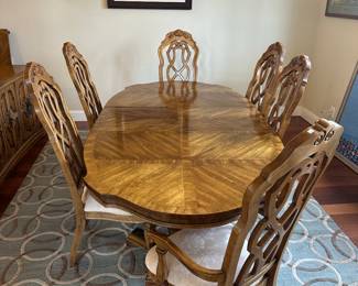 FREE- rext me to pickup.
760-445-0944. DINING TABLE (with extra leaf) & 6 chairs.