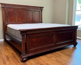 Thomasville "Fredericksburg" Panel Collection-Bed, Dresser & 2 NightStands