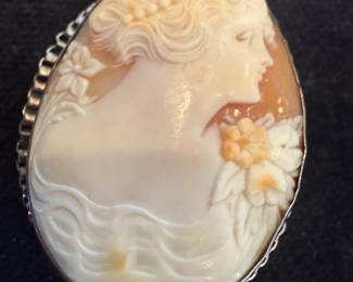 14K Gold Cameo Brooch