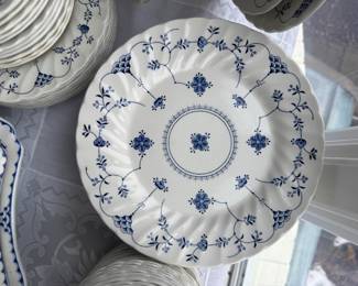 Churchill Fine English Tableware (135pc)