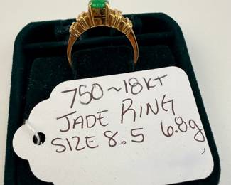 18kt gold & jade ring size 8.5