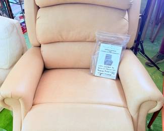 Small size (woman’s)  Ultra Comfort by American. Power Recline, Power Lift, Heat & Massage - leather & very nice 