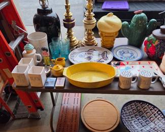 Lamps, cookie jars, glassware