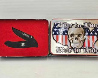 2218  2 Schrade Bikers of America Folding Knifes Set 