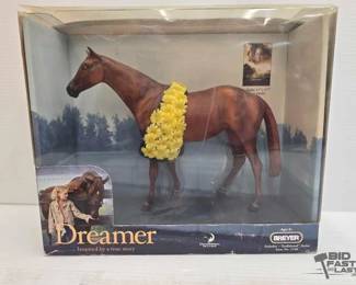 18  Breyer Traditional Series Dreamer Model Horse 