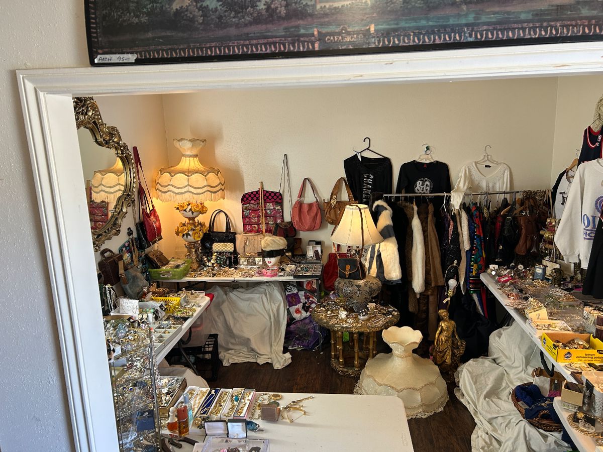 Packed house full including thousands of jewelry, purses, clothes