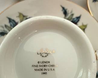 Lenox Winter Greetings Teapot and Cup Set second image