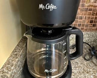 This Chefman electric glass kettle features a durable borosilicate glass body, allowing for clear visibility of the water level and brewing process. The kettle includes a removable stainless steel tea infuser basket, ideal for steeping loose leaf teas or herbal infusions. Its base is constructed from brushed stainless steel, providing a sleek and modern aesthetic. The handle is designed for a comfortable and secure grip, and the lid opens with a simple push button. Integrated measurement markings on the glass indicate water levels from 0.5L to 1.8L MAX. The kettle is designed for efficient and rapid boiling, with automatic shut-off for safety.