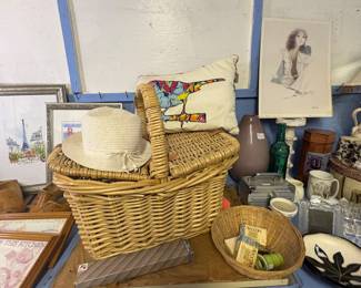 picnic basket, Ladies hats, Bird pillow