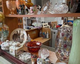 Trinket boxes, art glass space, Goebel Bunny Plate, Powder Box