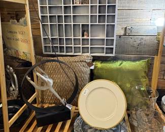 Lady Statue, Glass Plates, Decorative pillows