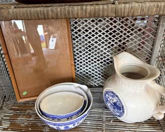 Blue willow bowl set as is, Blue willow pitcher