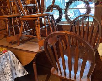Tell City drop leaf table and 4 chairs 