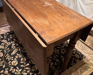 Drop leaf table 