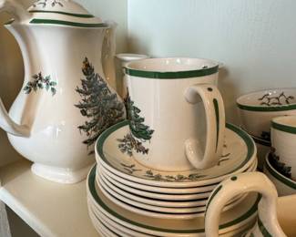 Spode Christmas Tree Imperial Cookware OventoTable Round Casserole Dish fourth image