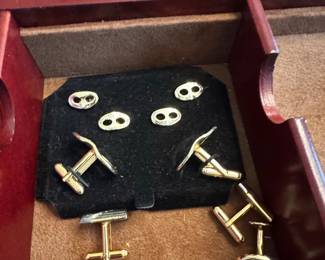 Assorted Cufflinks and Stud Set second image
