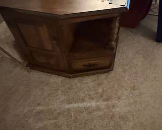 Ethan Allen Heirloom Nutmeg Maple Colonial Early American Coffee and End Table Set