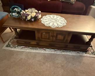 Vintage Ethan Allen Heirloom Nutmeg Maple Colonial Coffee Table