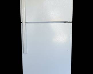GE 18.1 cu ft Top Freezer Refrigerator Model# GTH18GBDERWW