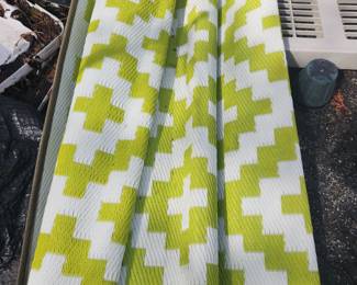 Indoor/outdoor area rug