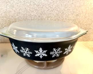1956 black snowflake Pyrex casserole dish with lid