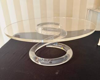 D Thorpe twisted Lucite cake stand