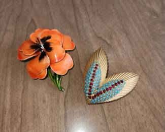 Large assortment of vintage costume jewelry 
