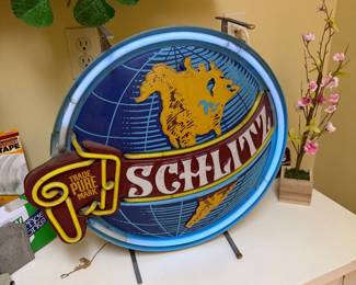 Neon, Schlitz beer sign