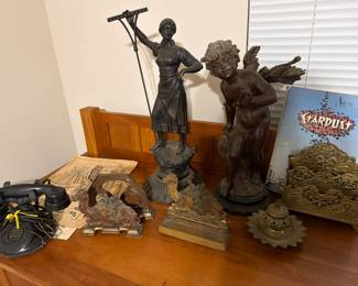 Bronze statues 