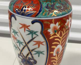 FAMILY POTTERY  Vintage Japanese ImariStyle Porcelain Table Lamp