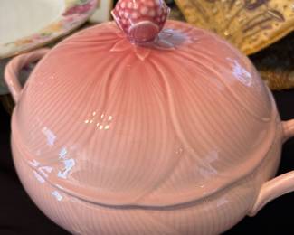 Mikasa Hibiscus Pale Pink Soup Tureen 