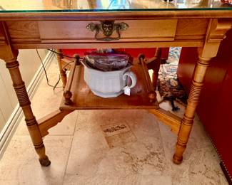 LOVE THE DETAIL ON THIS ANTIQUE SIDE TABLE.