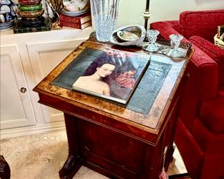ENGLISH ANTIQUE DAVENPORT DESK WITH SIDE DRAWERS.