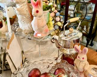 SO MANY VINTAGE RABBIT CANDY CONTAINERS.  PERFECT FOR DRESSING UP A DINING TABLE FOR EASTER.