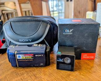 Sony Handycam DCR-SX41, TX Instruments micro projector