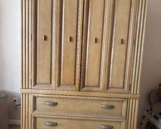 Large armoire