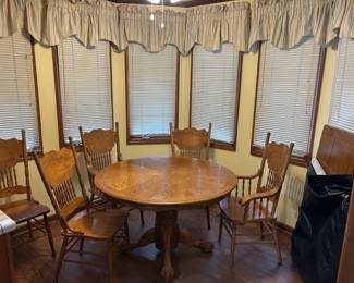 Oak breakfast/dining table with leaf and five chairs.