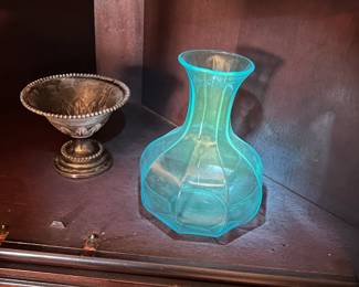 Beautiful blue vase that glows!