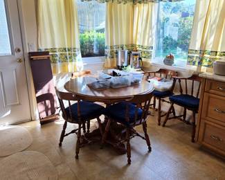 Nichols & Stone solid maple dining set with 2 leaves and 6 chairs