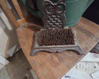 Owl boot brush cleaner