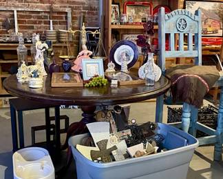 PEDESTAL TABLE, BRASS BALANCE SCALE