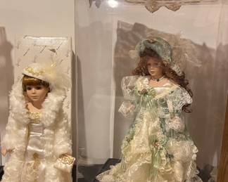 COLLECTIBLE DOLLS-SOME IN SHOWCASES